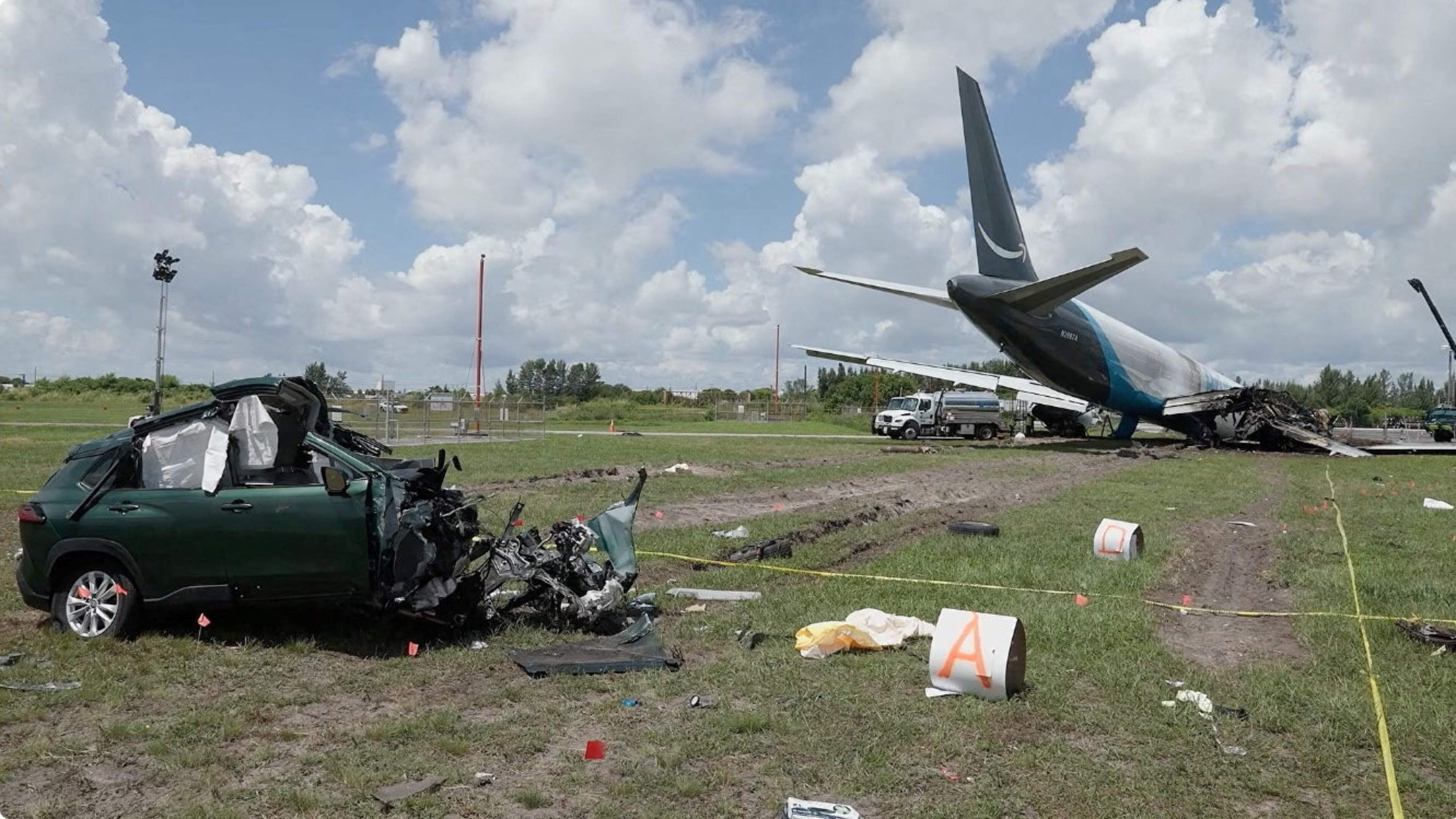 All five killed in Miami cargo jet crash were in van used by plane cleaners